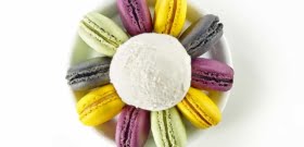 Minis Macarons Cassis, Sésame noir, Thé vert Matcha et Yuzu