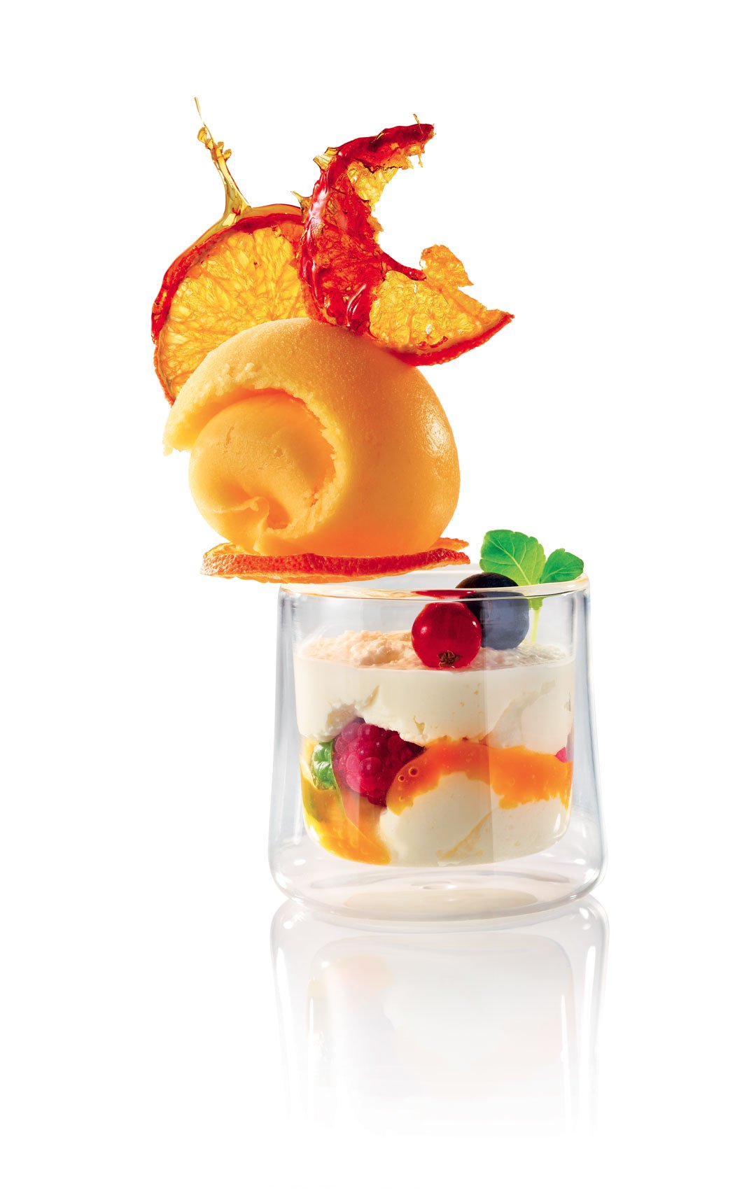 Sorbet mandarine bio, verrine de mousse mascarpone, coulis passion avec fruits rouges et mandarines caramélisées