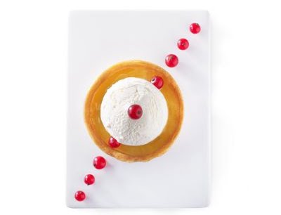 THIN LEMON TARTLET WITH LEMON SORBET
