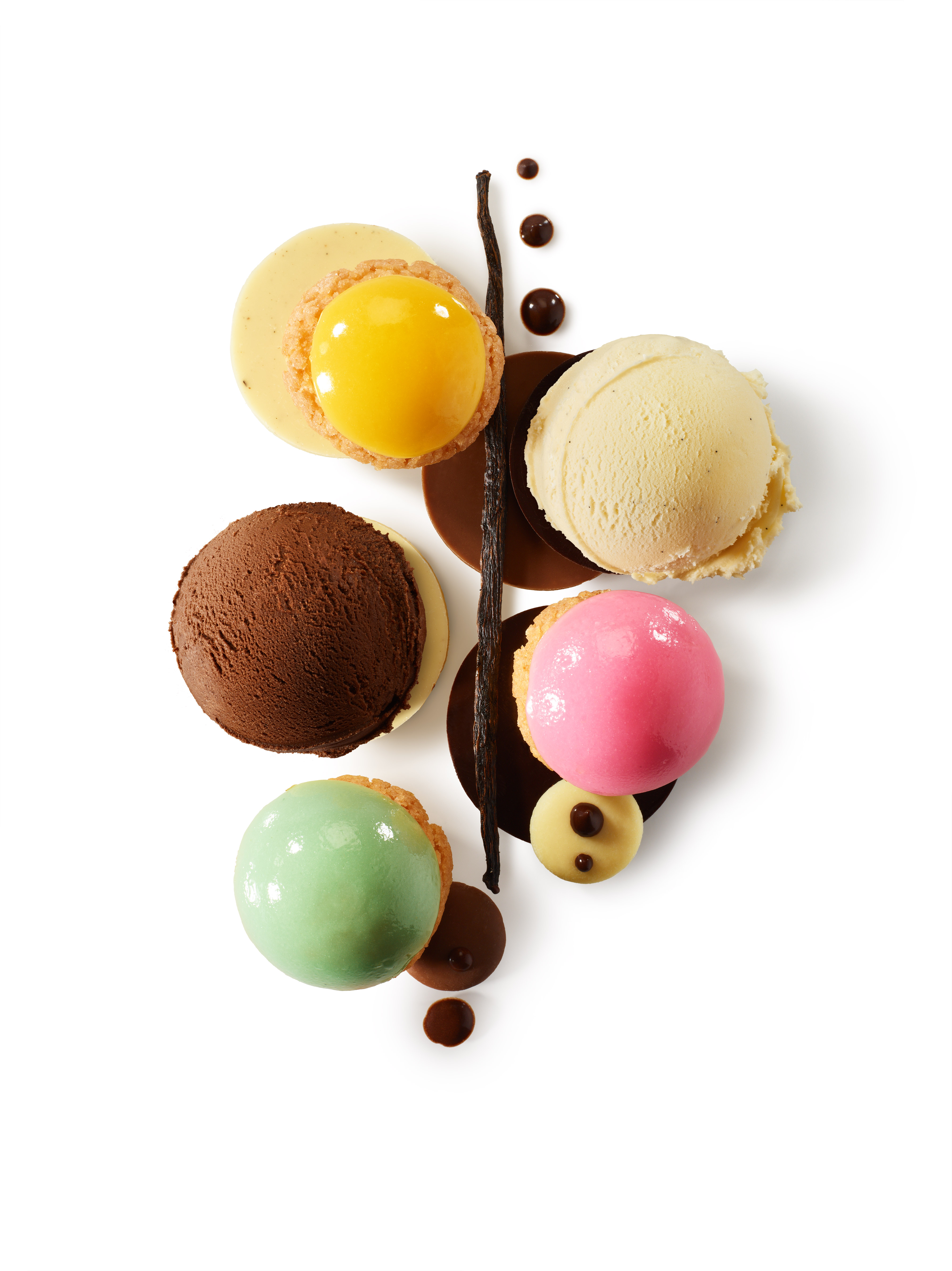 PANACHÉ DE CHOUX, PALETS CHOCOLATS (NOIR, BLANC, ET AU LAIT), GOUSSE DE VANILLE ET GLACES VANILLE ET CHOCOLAT