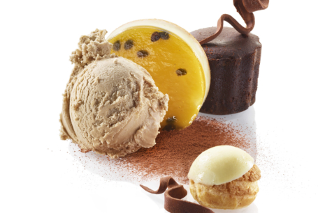 Mignardises de fin d'année : Mi-cuit cannelé, Palet chocolat passion, Choux vanille grand...