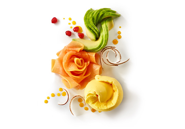 Rosace de papaye, éventail pavots et crème glacée Safran